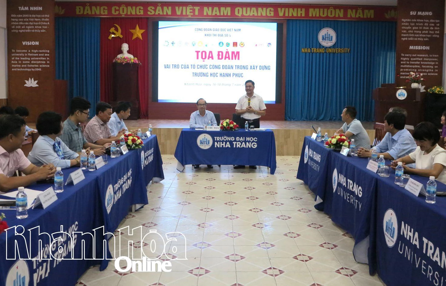 Quang cảnh buổi tọa đàm.