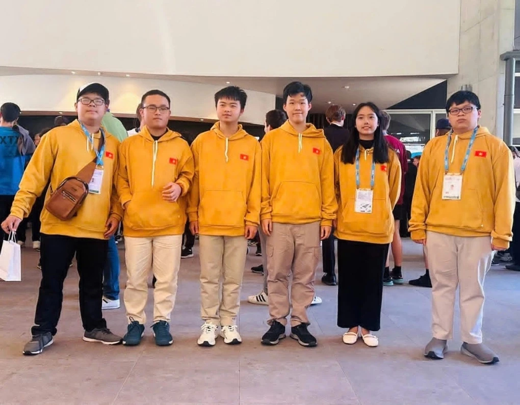 Đội tuyển Việt Nam tại Kỳ thi Olympic Toán quốc tế (IMO) năm 2025.