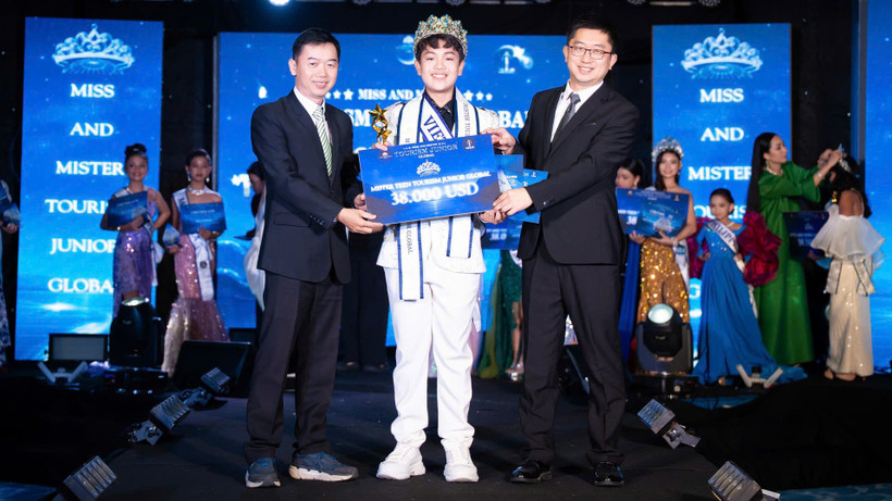 Wang An Nam đăng quang danh hiệu Nam vương Du lịch Thanh thiếu niên Toàn cầu 2025. (Ảnh: NVCC)