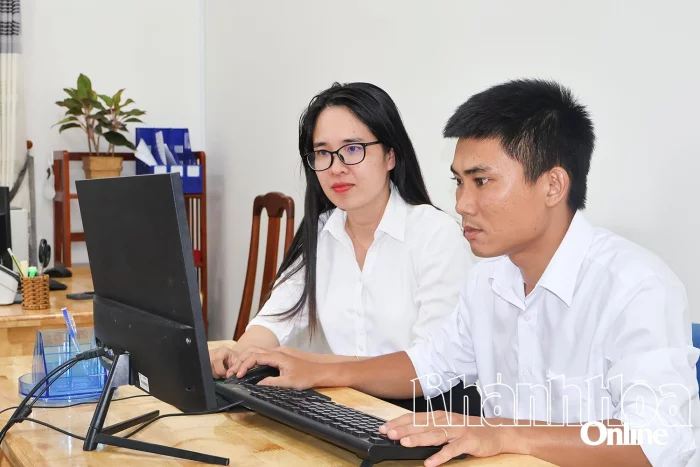 Các xã, phường phía nam Khánh Hòa đẩy mạnh học tập, sử dụng hiệu quả phần mềm E-Office gắn với KPI