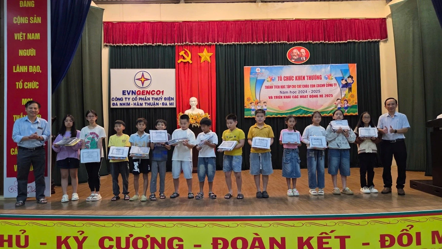 Lễ phát thưởng năm học 2024-2025