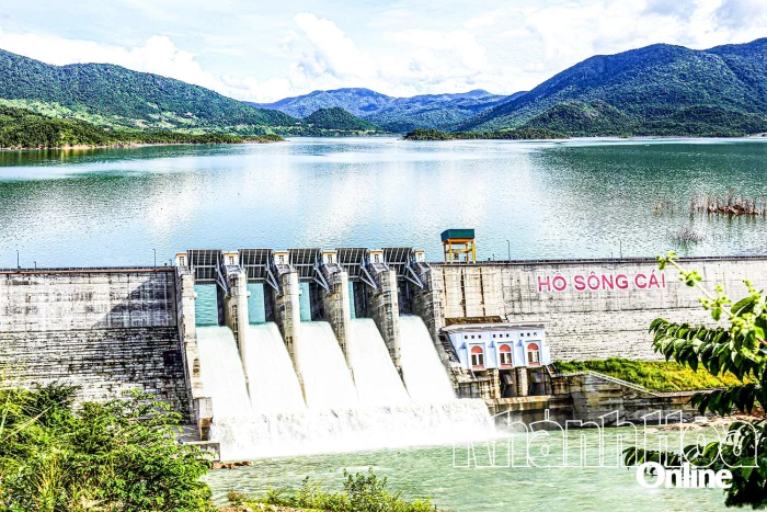 Chuyện đưa nước về vùng đất “khát” 