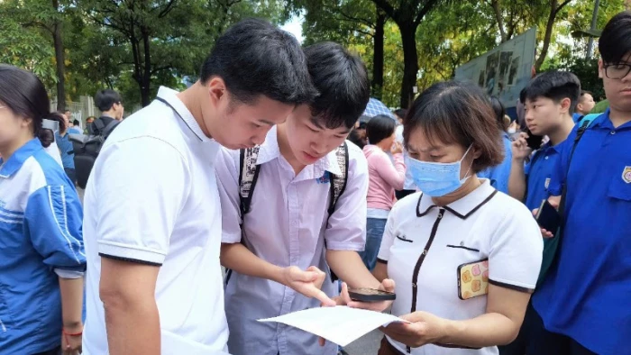 Điểm thi tốt nghiệp trung học phổ thông của thí sinh thấp hơn điểm học bạ