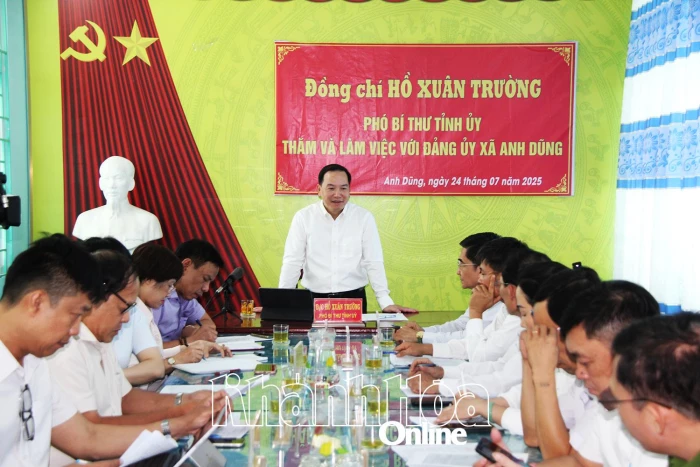 Phó Bí thư Tỉnh ủy Hồ Xuân Trường thăm và làm việc với Đảng ủy xã Anh Dũng