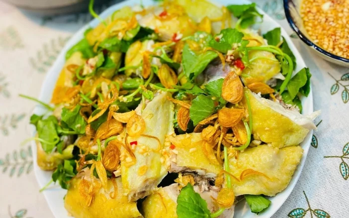 Giải nhiệt ngày Hè cùng món gỏi gà rau má