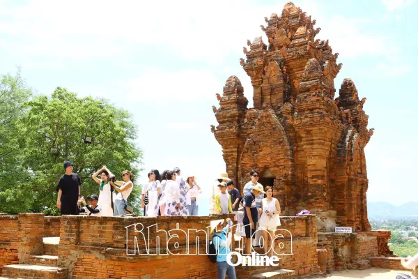 Bảo tồn và phát huy giá trị di sản gắn với du lịch