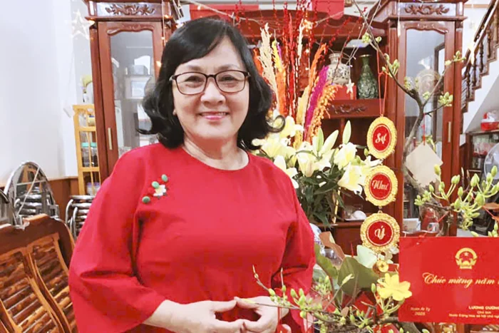 Bà Trần Thị Anh Hoàng - cán bộ hưu trí phường Phan Rang: Trau chuốt câu, từ để nội dung văn kiện thêm sáng rõ