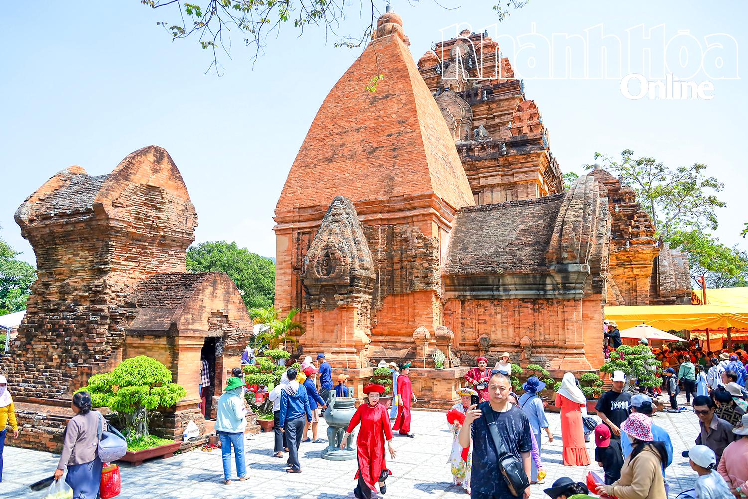 Special national monument Po Nagar Temple 
