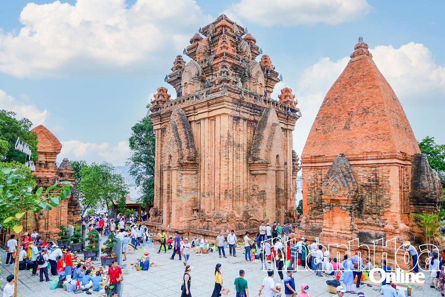 Di tích quốc gia đặc biệt Tháp Bà Pô Nagar.
