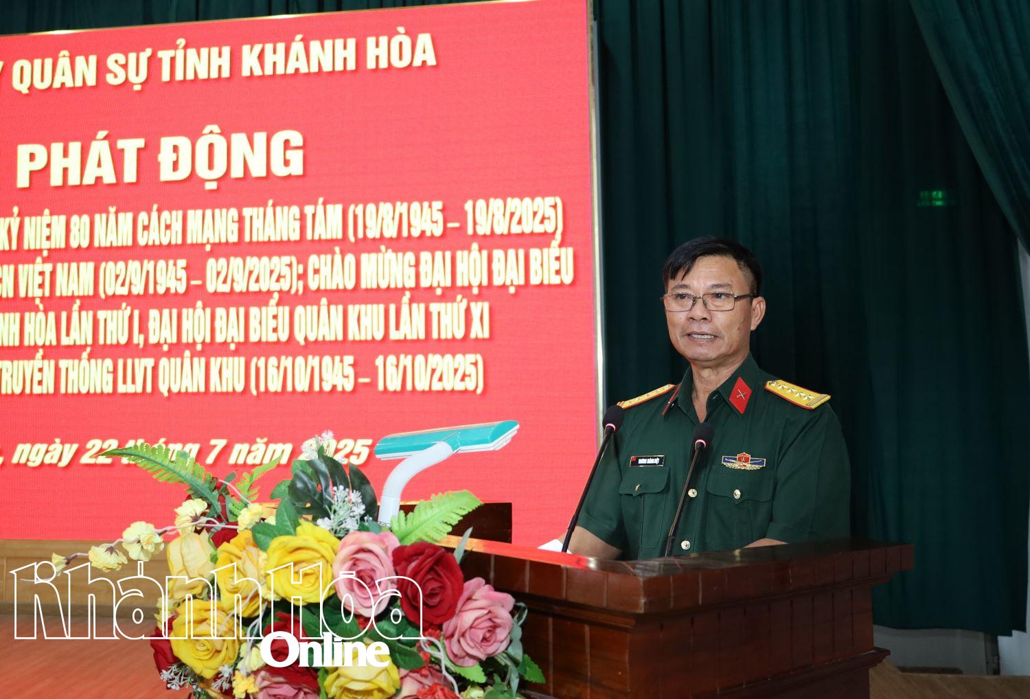 Đại tá Trương Thành Việt - Phó Bí thư Thường trực Đảng ủy Quân sự tỉnh, Chính ủy Bộ Chỉ huy Quân sự tỉnh phát động đợt thi đua cao điểm.