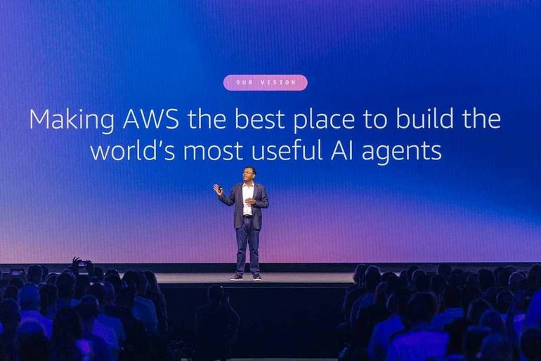 Ông Swami Sivasubramanian phát biểu tại sự kiện AWS Summit New York 2025 mới đây.