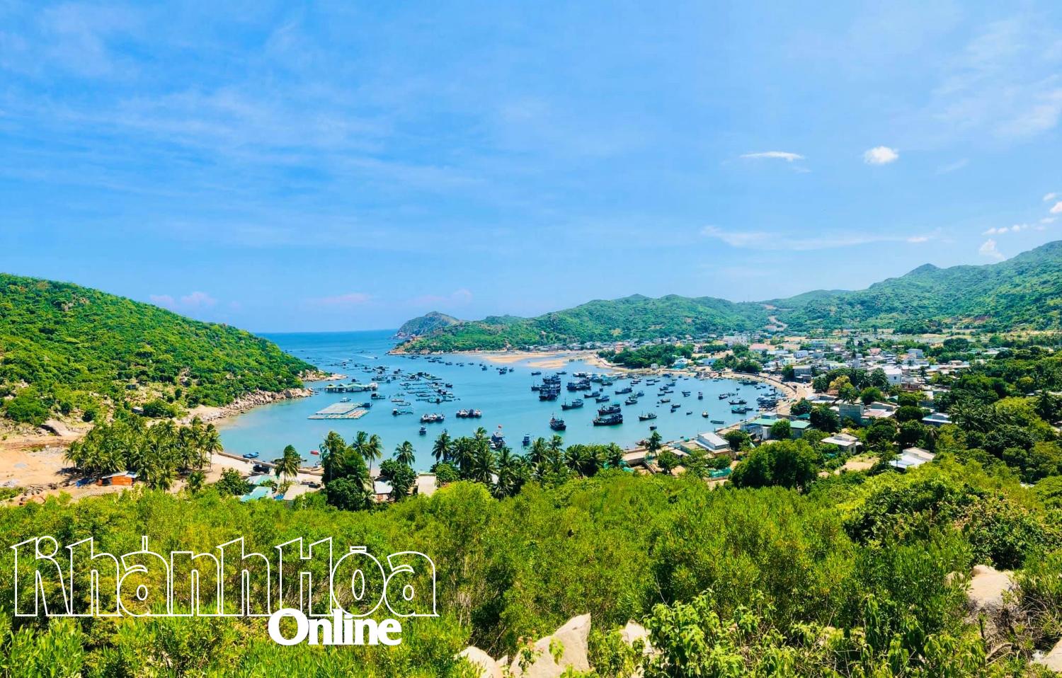 Vinh Hy Bay in Vinh Hai Commune, one of the most beautiful bays in Vietnam


