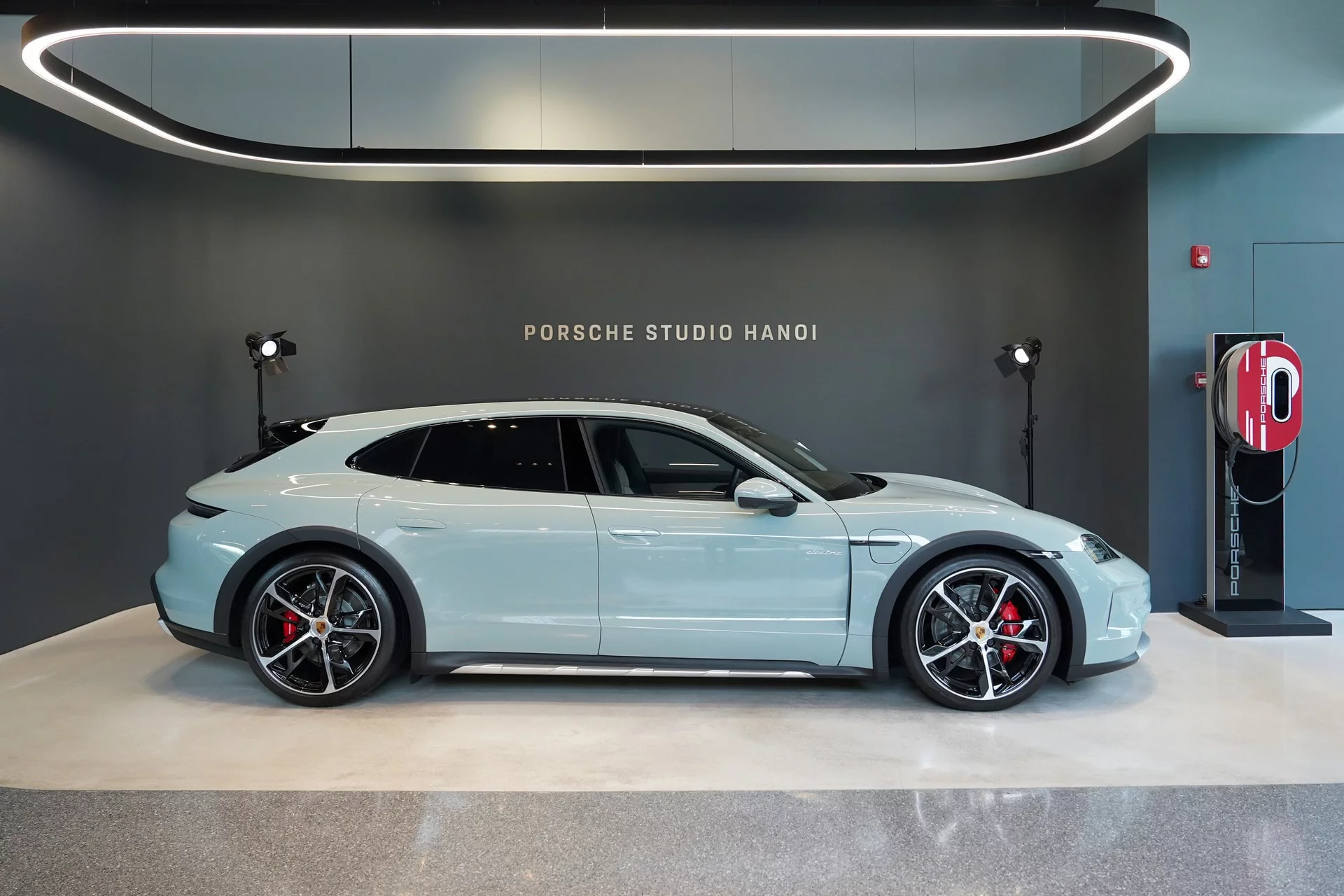 Các dòng xe điện, hybrid... tiếp tục khẳng định vị thế. Ảnh: Hoàng Linh