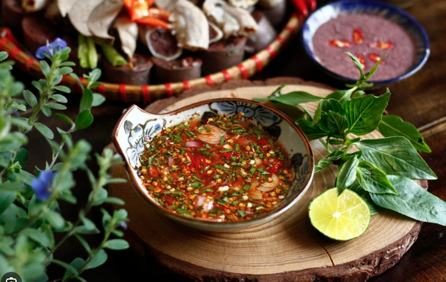 Dùng nước chấm với rau mùi giúp tăng đề kháng, tiêu độc hiệu quả