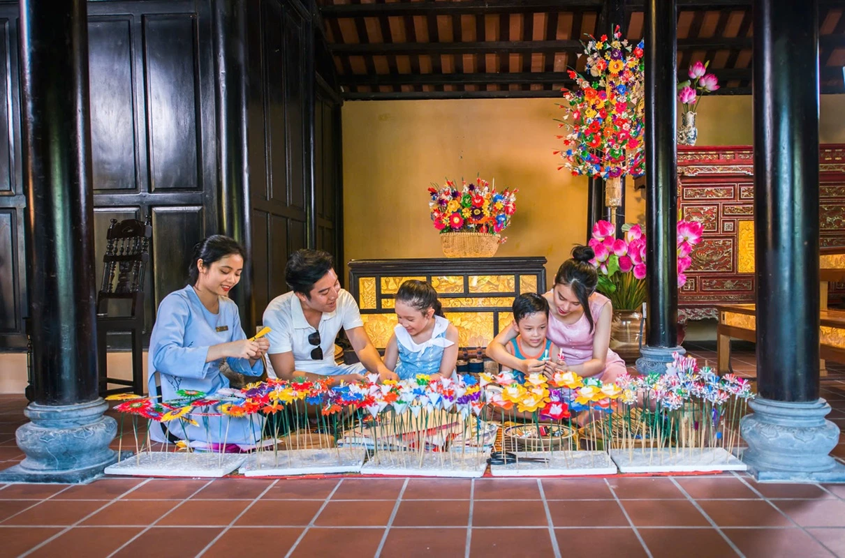 Hoá thân thành nghệ nhân nhí, thỏa sức sáng tạo nên các tác phẩm độc đáo. Ảnh: VinWonders.