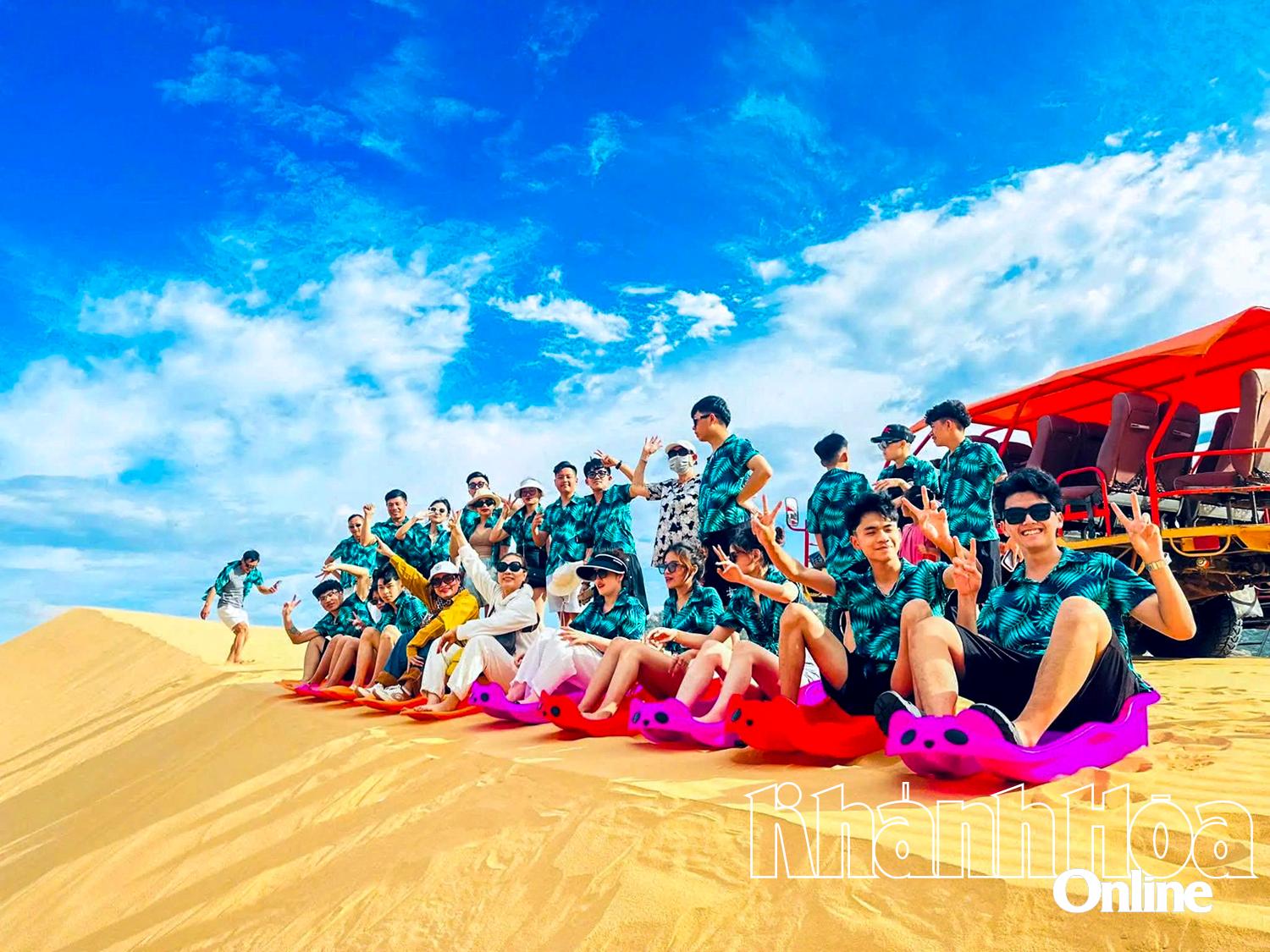 Tourists playing at Mui Dinh sand hill.