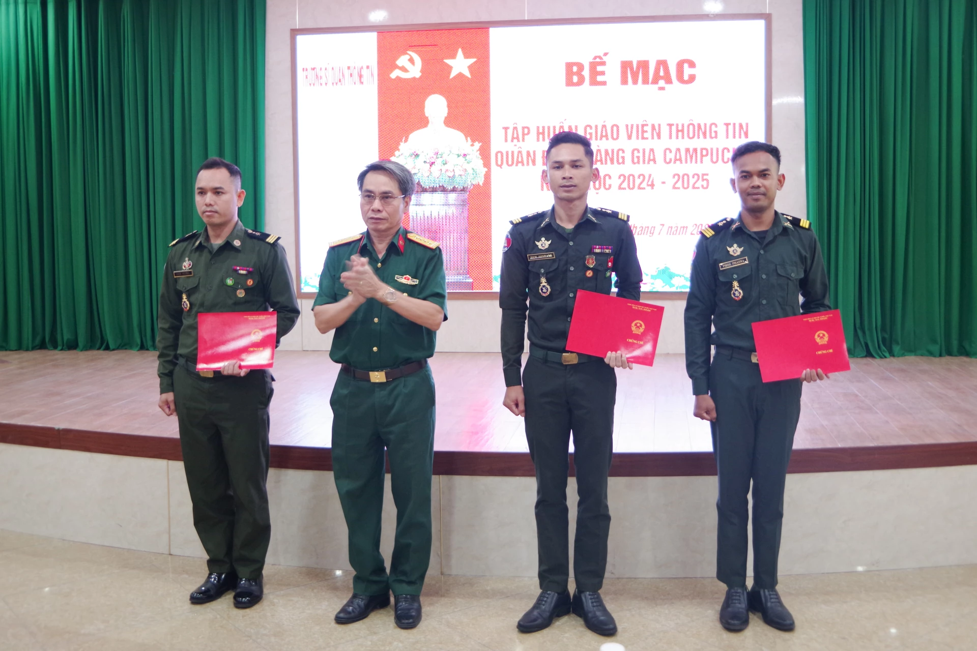 Trường Sĩ quan Thông tin: Bế mạc tập huấn giáo viên thông tin cho Quân đội Hoàng gia Campuchia