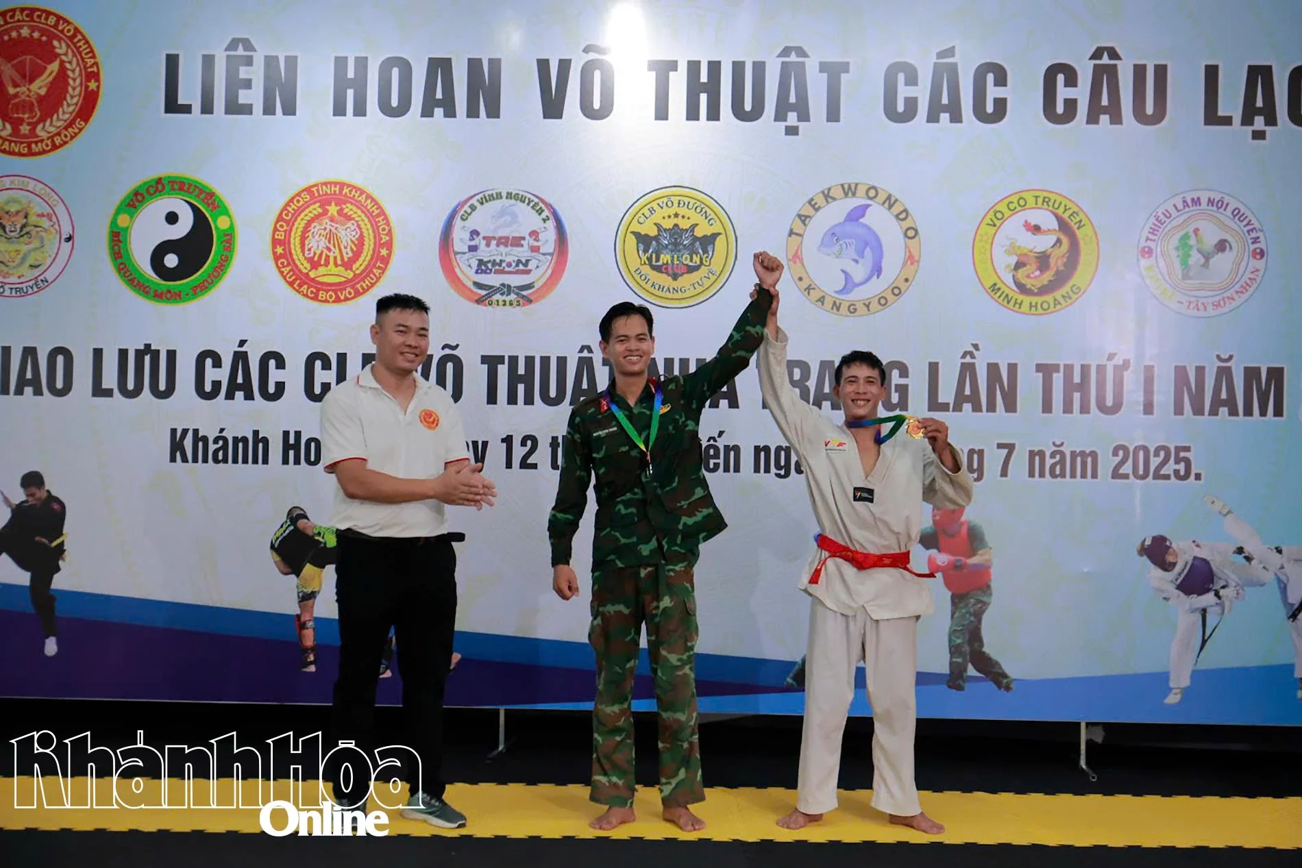 The organizing board gave medals to players with outstanding results

