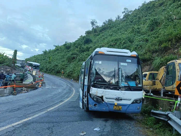 Cảnh báo tai nạn giao thông trên đèo Khánh Lê