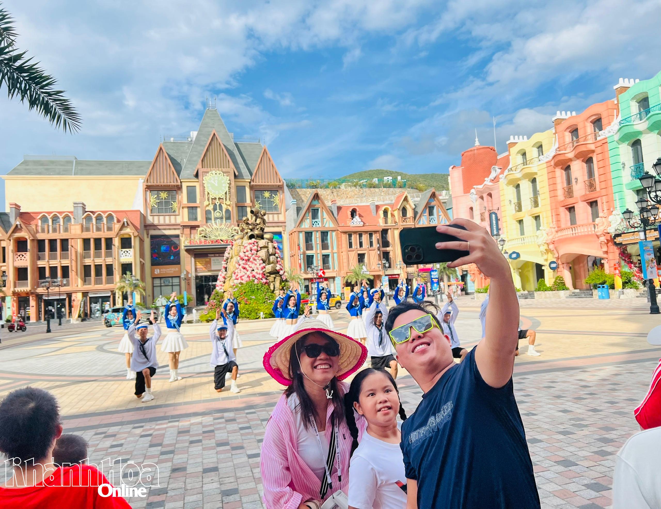 Tourists posing for photos at Vinpearl Harbour Nha Trang

