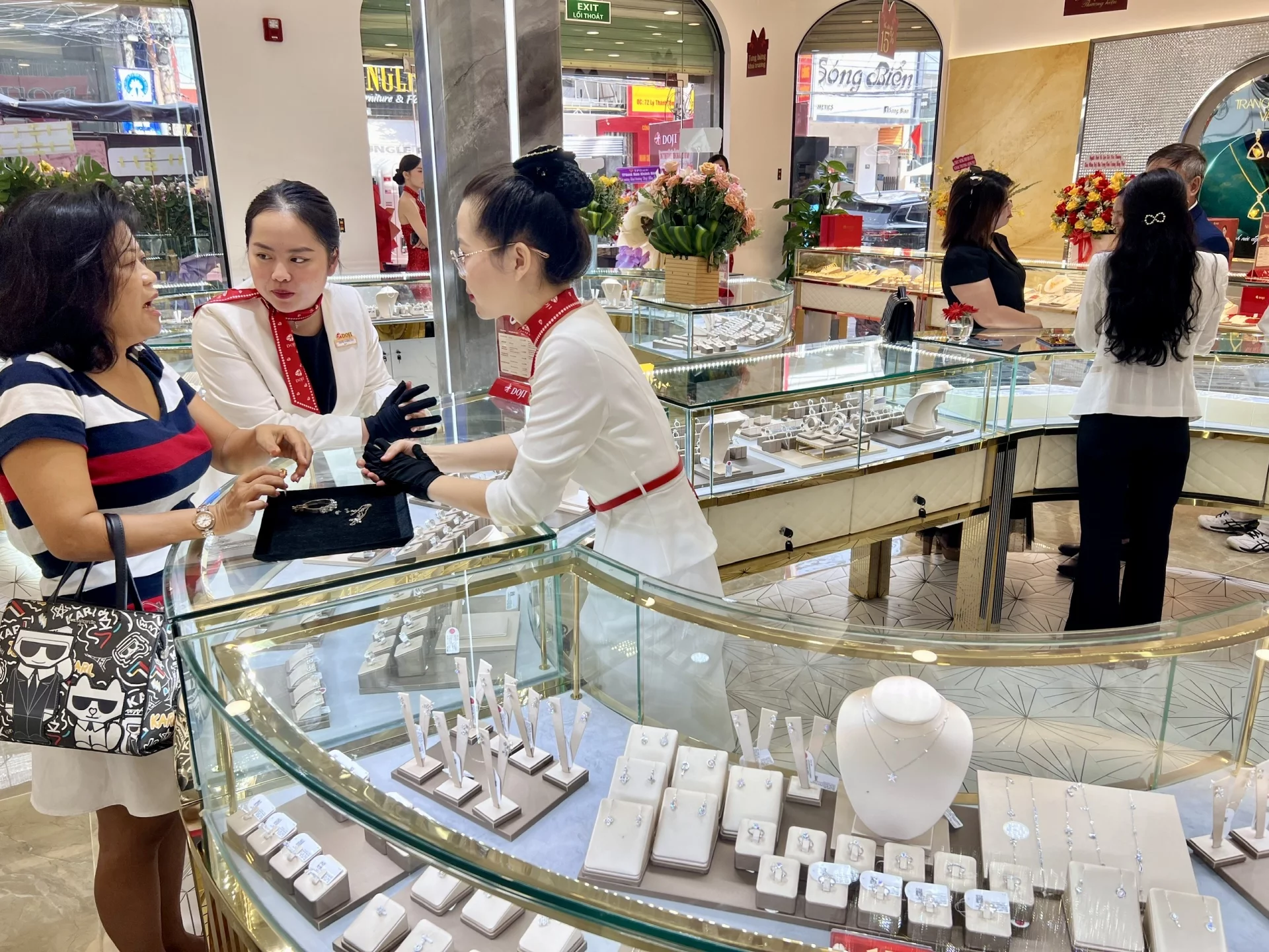 Đa dạng mẫu trang sức tại DOJI Nha Trang