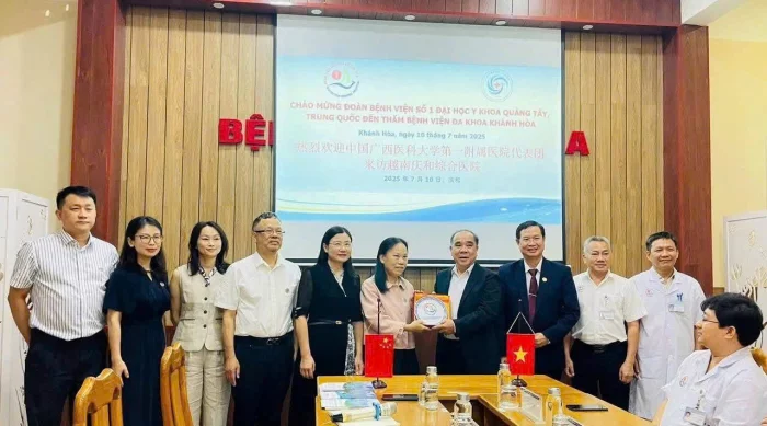 Trao đổi chuyên môn cùng đoàn công tác Bệnh viện số 1 - Đại học Y khoa Quảng Tây