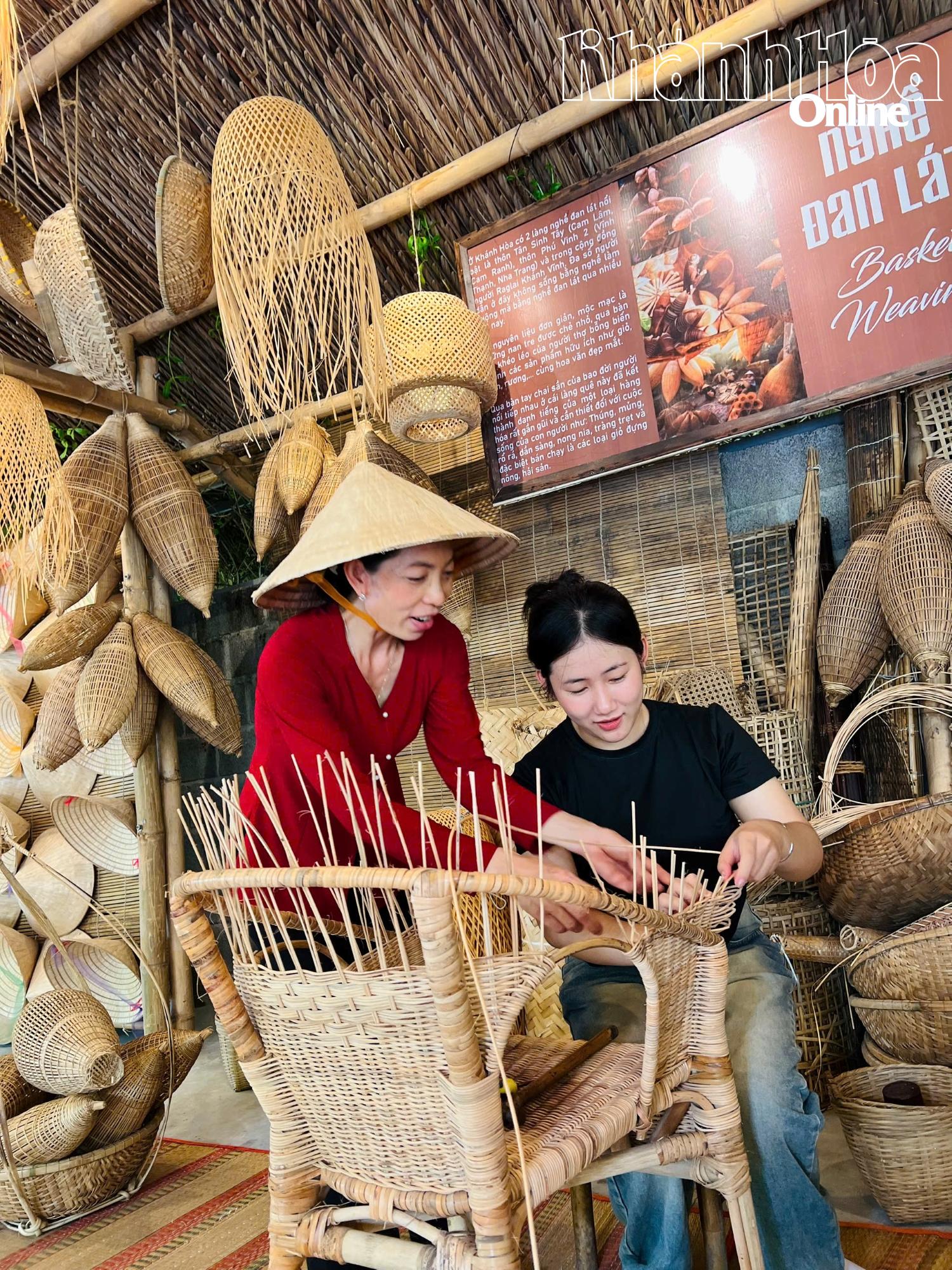 A tourist experiencing basket weaving at Nha Trang Xua tourist spot

