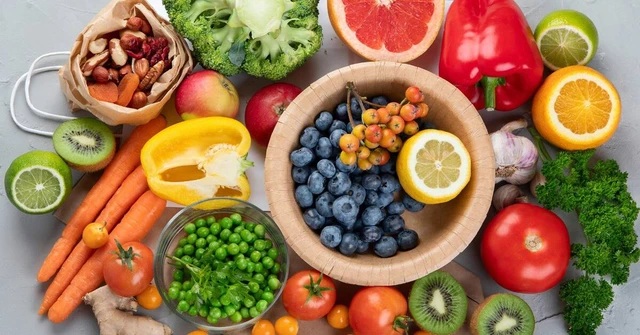 Thực phẩm giàu vitamin C giúp thúc đẩy cơ thể sản xuất collagen.