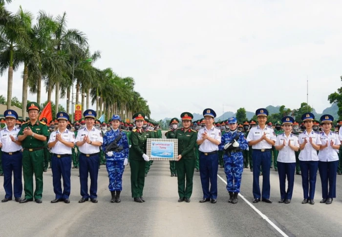 Trung tướng Bùi Quốc Oai thăm, kiểm tra lực lượng đại diện Cảnh sát biển Việt Nam tham gia thực hiện nhiệm vụ A80