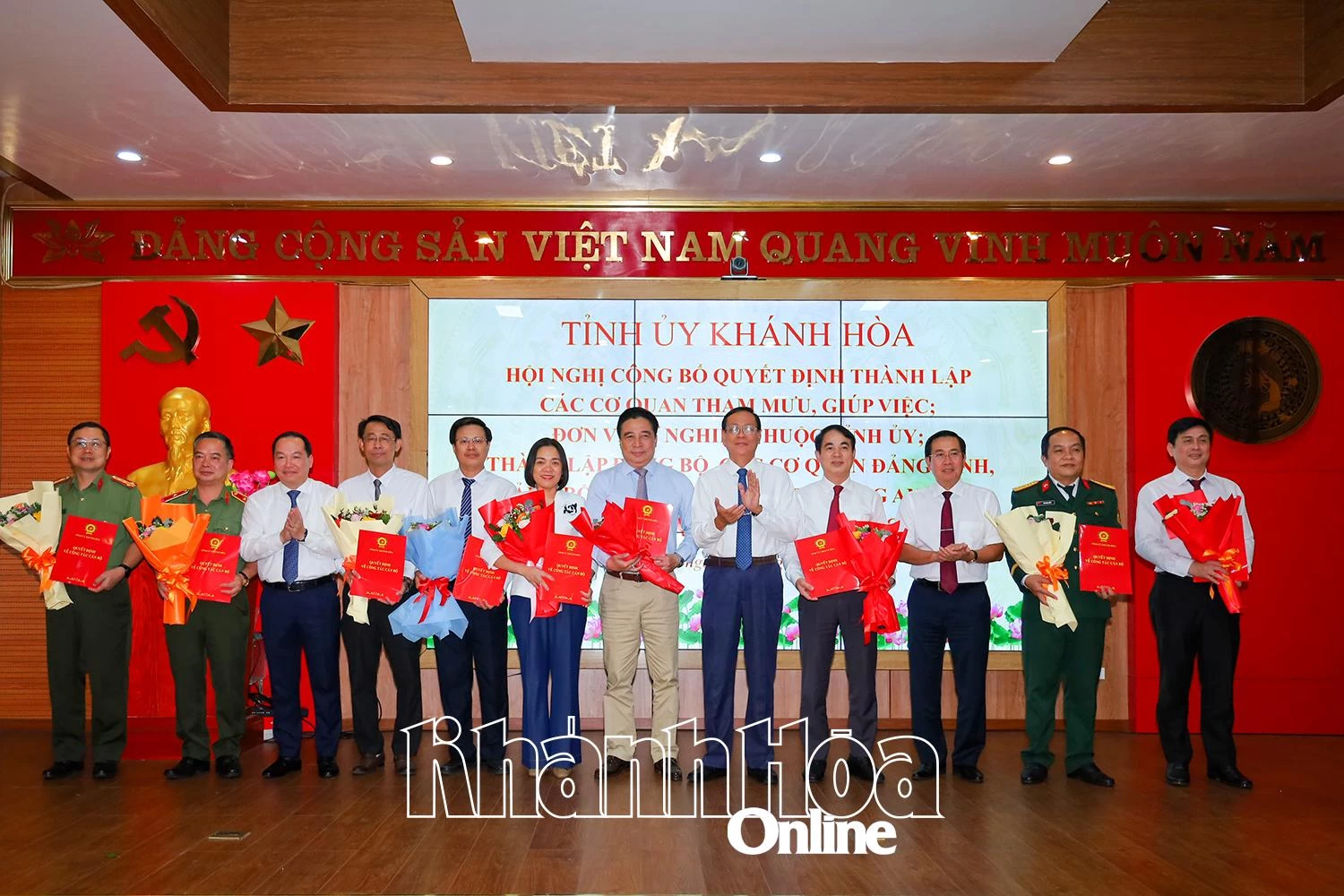 Tỉnh ủy Khánh Hòa tổ chức hội nghị công bố các quyết định thành lập tổ chức bộ máy và công tác cán bộ