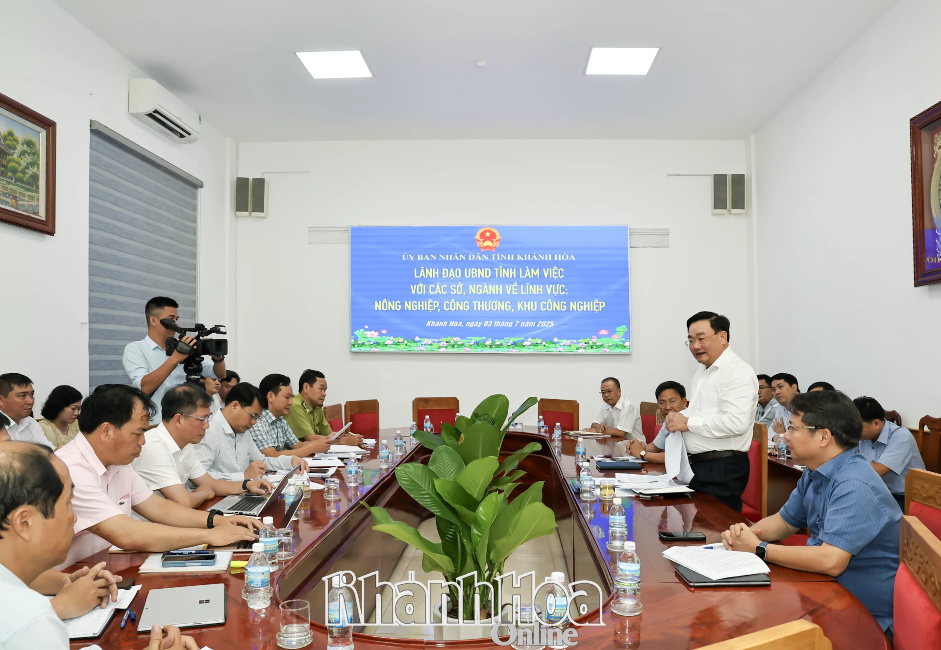 Phó Chủ tịch UBND tỉnh Trịnh Minh Hoàng làm việc với lãnh đạo một số đơn vị, sở, ngành