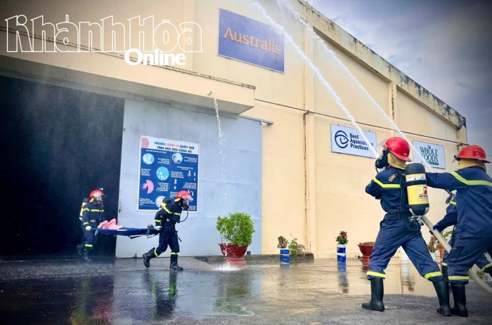 Gần 70 người tham gia thực tập chữa cháy và cứu nạn, cứu hộ tại công ty thủy sản