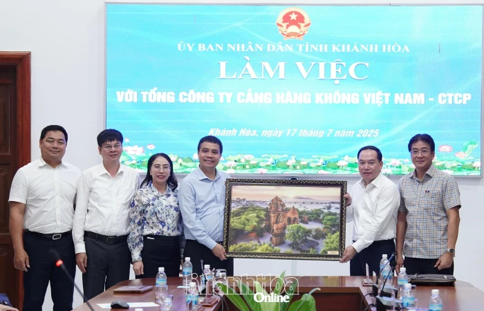 Lãnh đạo tỉnh Khánh Hòa làm việc với Tổng Công ty Cảng Hàng không Việt Nam - CTCP