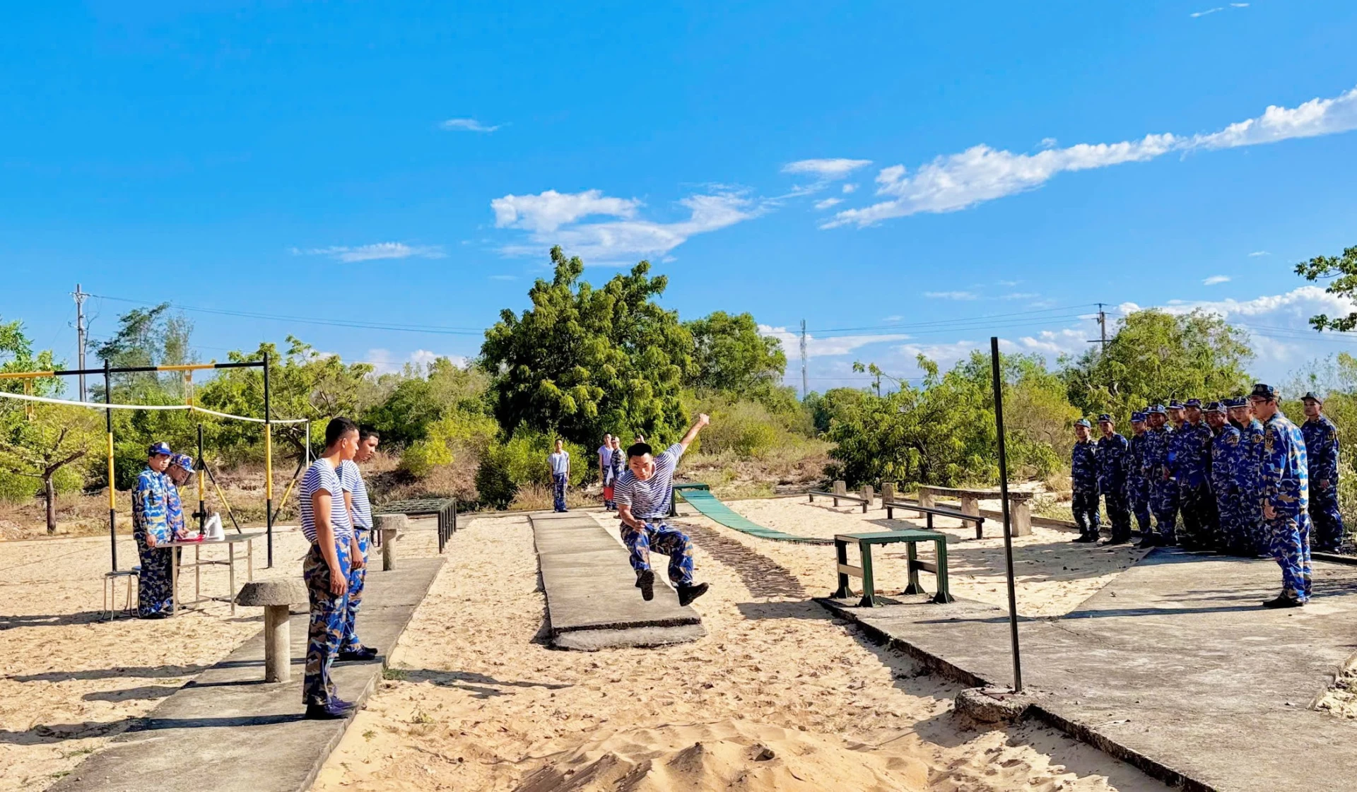 Tổ chức bồi dưỡng 1 buổi kiểm tra thể lực cấp đại đội.