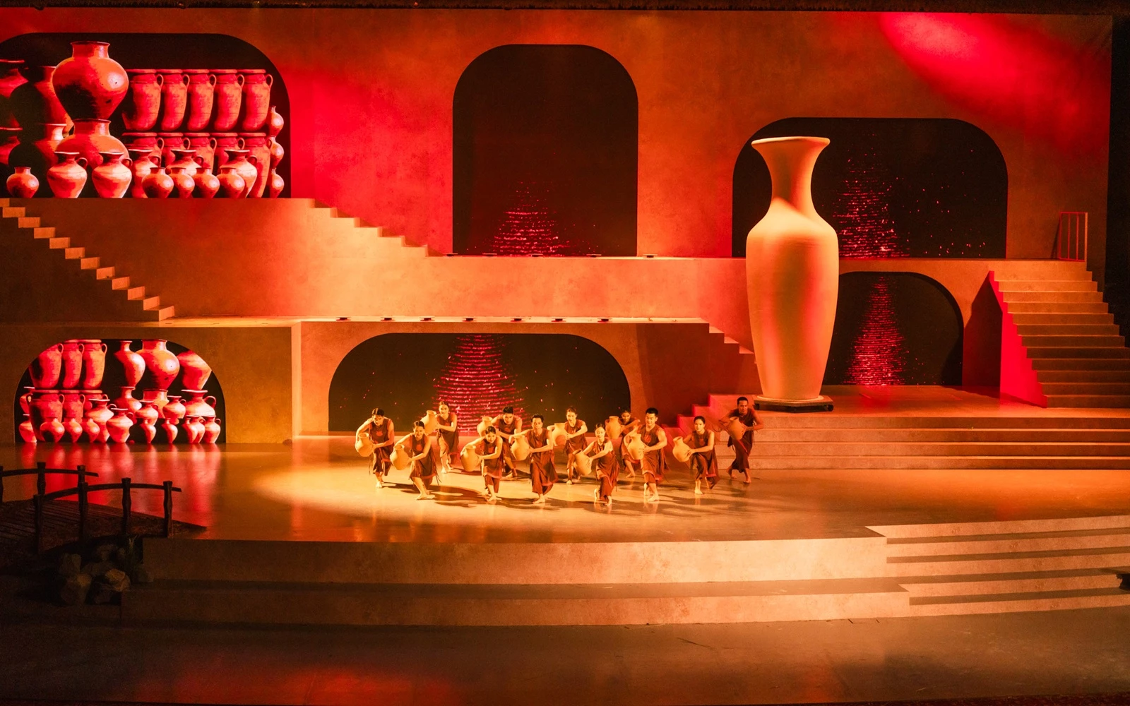 Thổi hồn cho trăm nghề trên sân khấu đương đại Việt Nam Bách Nghệ tại Vinpearl Nha Trang