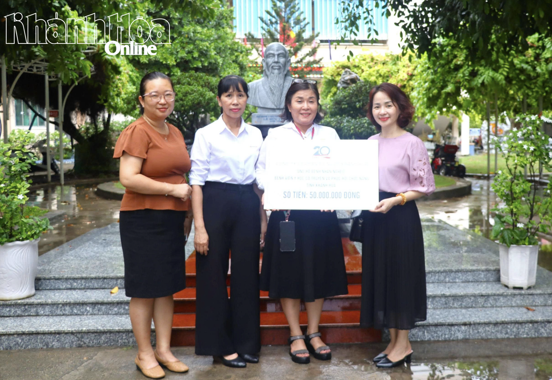 PC Khánh Hòa tặng quà cho bệnh nhân Bệnh viện Y học cổ truyền và Phục hồi chức năng Khánh Hòa