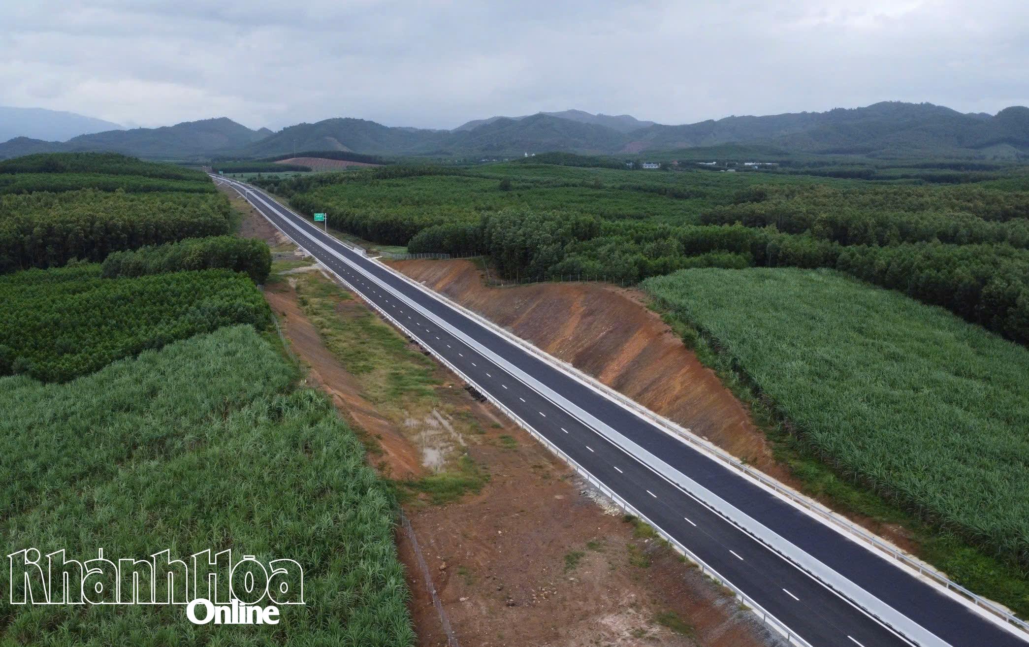Cao tốc Vân Phong - Nha Trang đã hoàn thiệnn, đi vào hoạt động 70km cuối tuyến