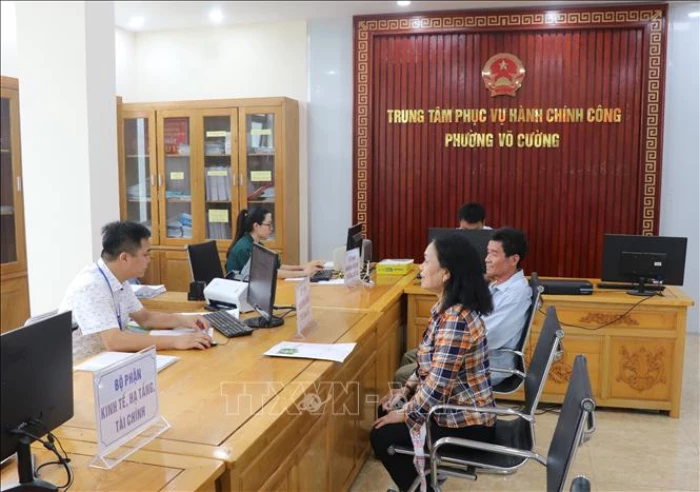 Tiếp tục hoàn thiện tổ chức bộ máy của hệ thống chính trị và chuẩn bị Đại hội đảng bộ các cấp