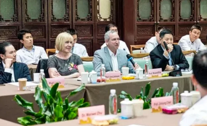 Trung Quốc chiêu mộ thành công cặp vợ chồng quyền lực trong giới AI y học toàn cầu