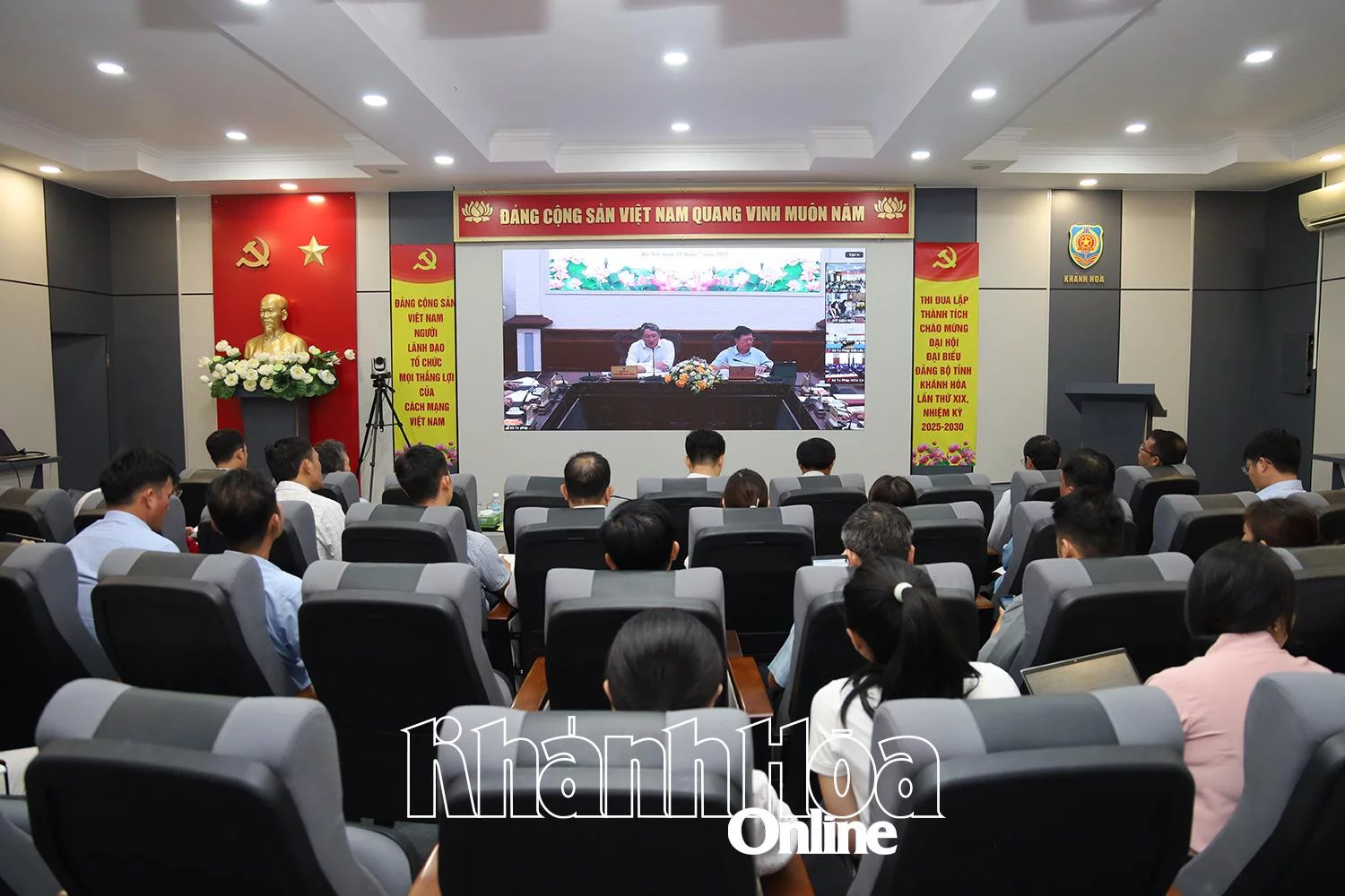 Quang cảnh hội nghị tại điểm cầu Sở Tư pháp Khánh Hòa. 