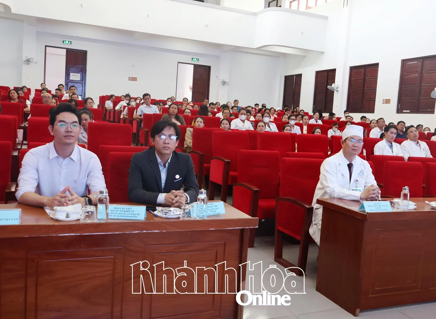 Các đại biểu tham dự hội thảo.