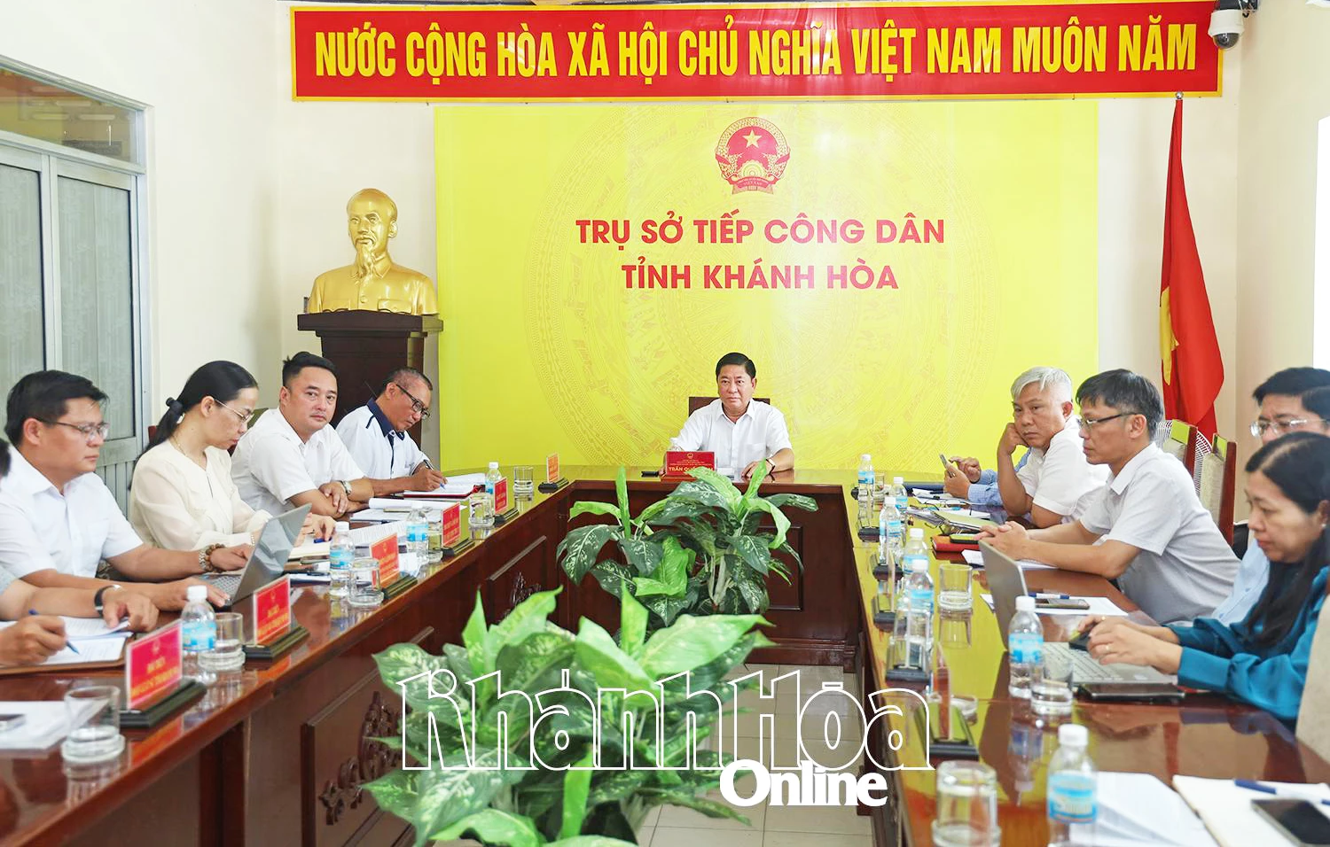 Chủ tịch UBND tỉnh Trần Quốc Nam chủ trì buổi tiếp công dân.