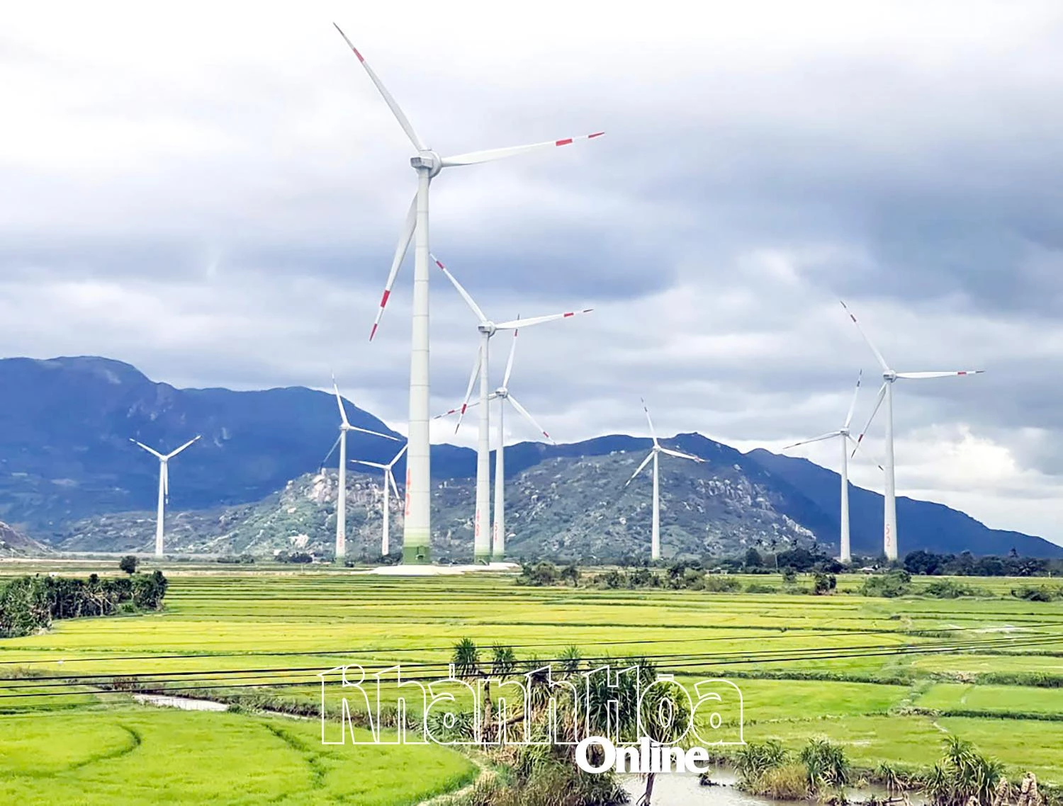 Trụ điện gió của Nhà máy Điện gió Trung Nam.