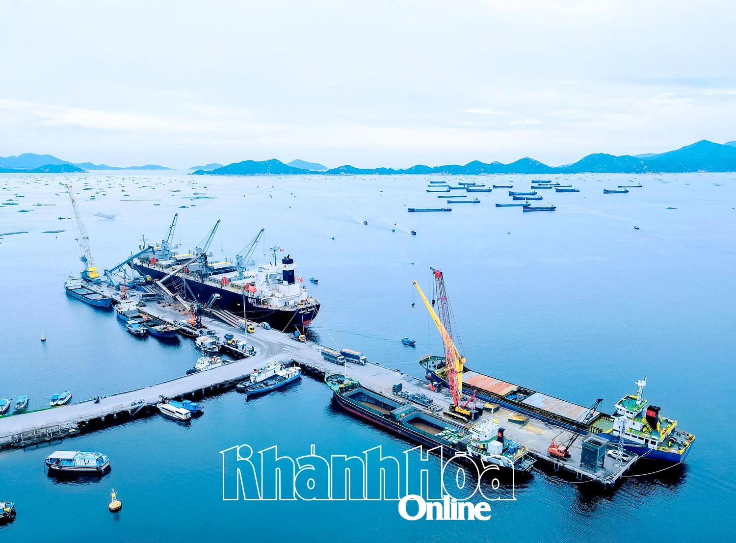 Một góc vịnh Cam Ranh.