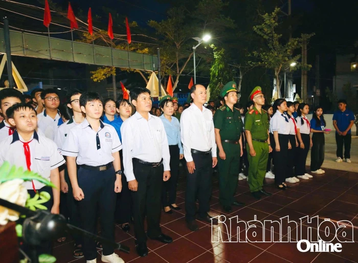 Đoàn phường Đông Hải tổ chức thắp nến tri ân các anh hùng liệt sĩ