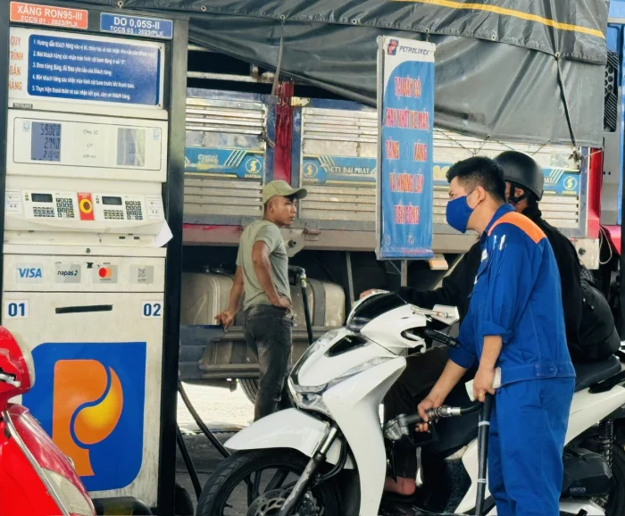 Giá xăng dầu tăng trở lại