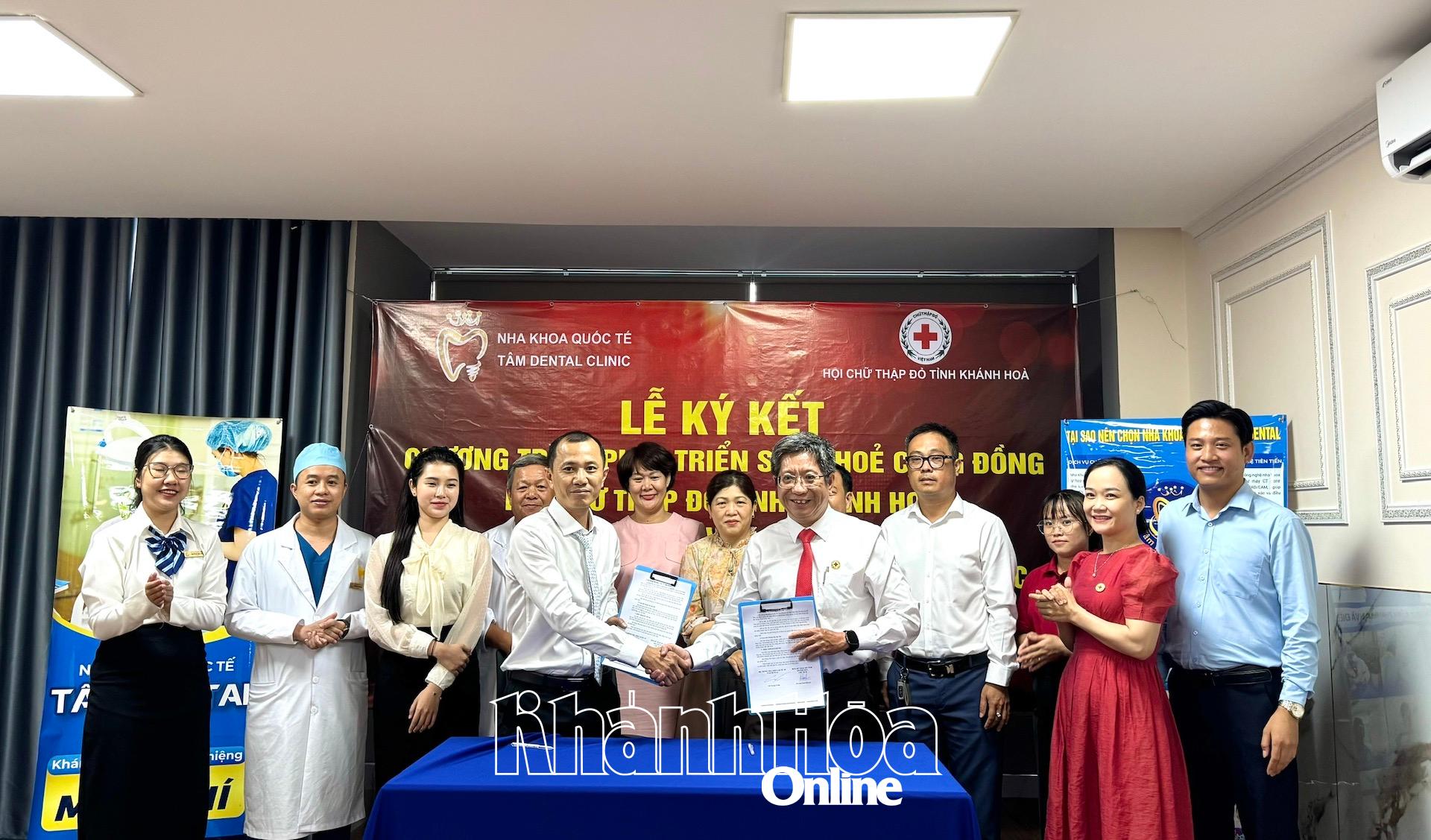 Hai đơn vị ký kết triển khai chương trình chăm sóc sức khỏe răng – hàm – mặt cho cộng đồng