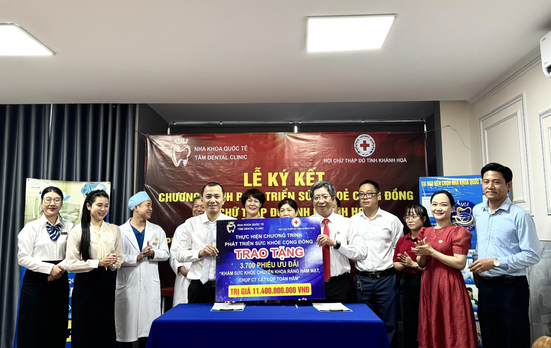 Hệ thống Nha khoa Quốc tế Tâm Dental trao hỗ trợ cho Hội Chữ thập đỏ tỉnhh