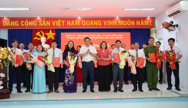 Phường Bắc Nha Trang công bố các quyết định về tổ chức bộ máy và công tác cán bộ