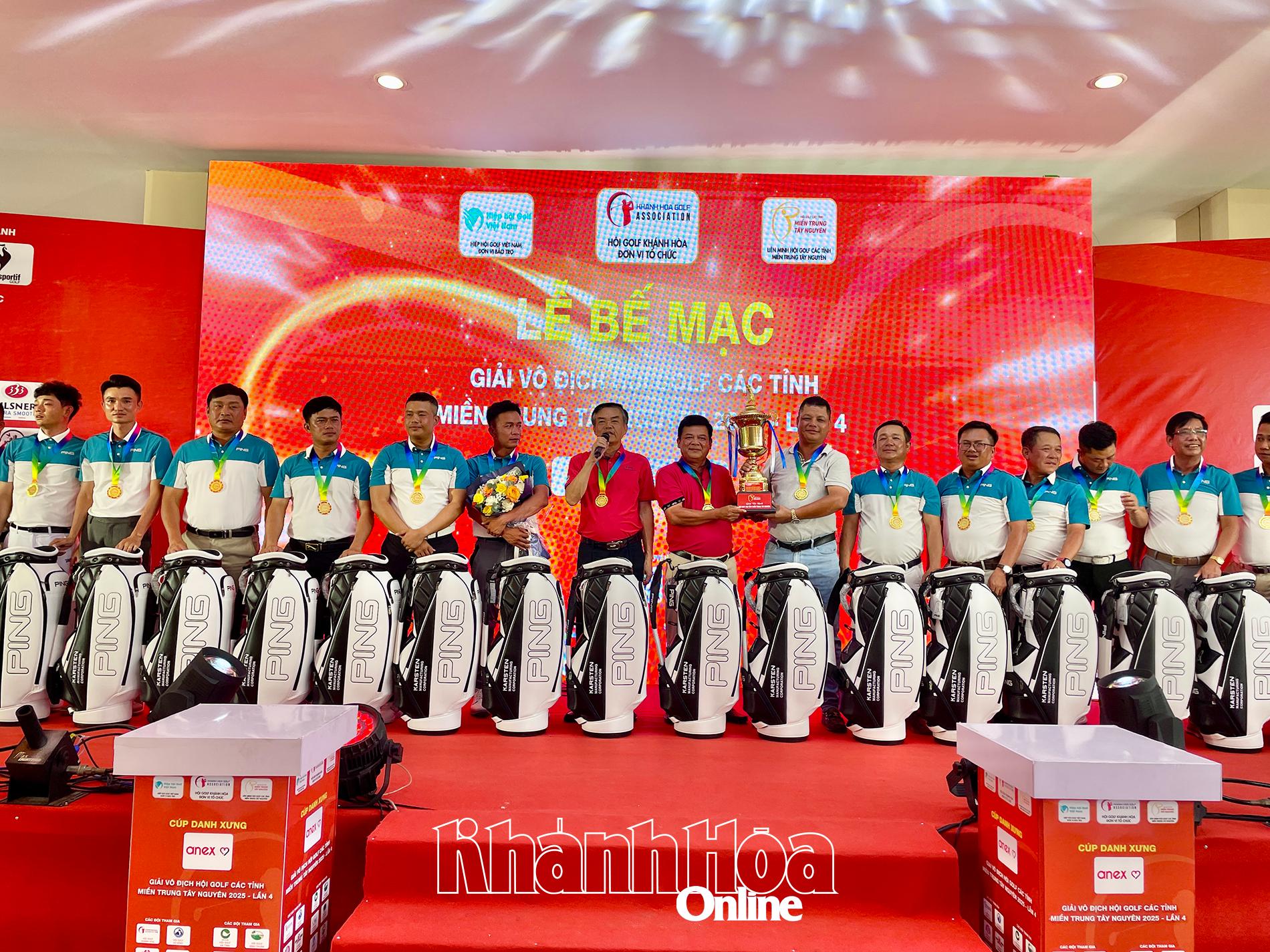 Đội nam Hội golf Gia Lai đoạt chức vô địch.